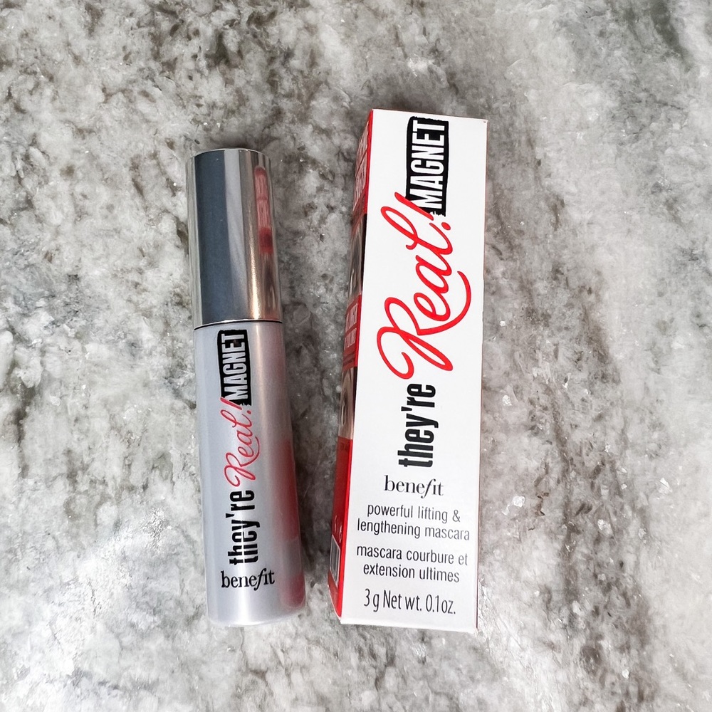 BENEFIT
*MINI* THEY’RE REAL! MAGNETIC MASCARA. SHADE: SUPERCHARGED BLACK
NEW
